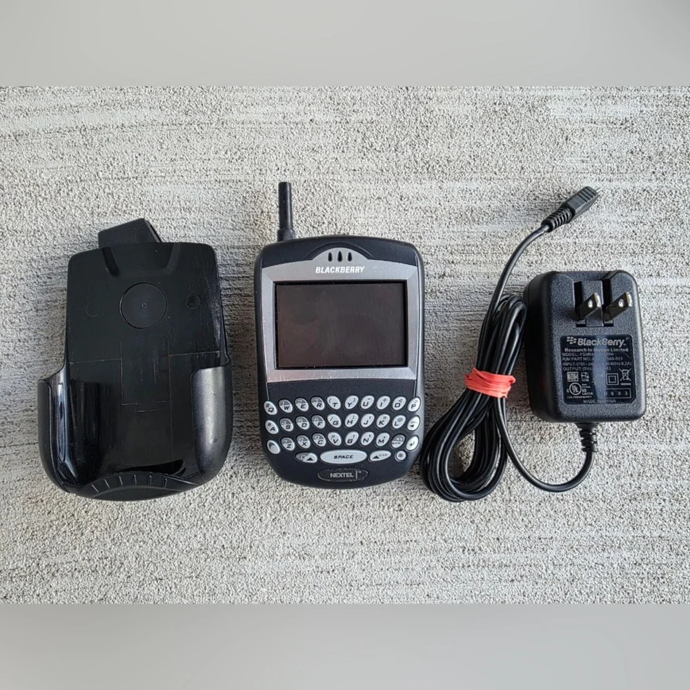 Vintage BlackBerry 7520 Nextel – Fully Powers On – With Charger-Rare Collectible